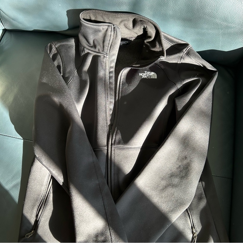 Women’s north face windwall jacket S